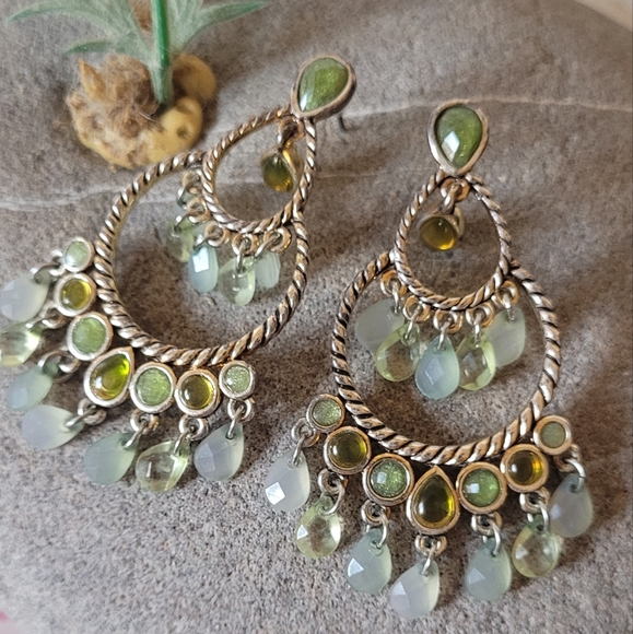 Jewelry - 💜2 for $10💜Bundle and save. Beautiful chandelier earrings